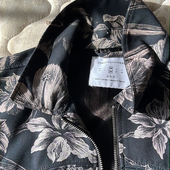 M/L Jacket - Picture 3 of 3